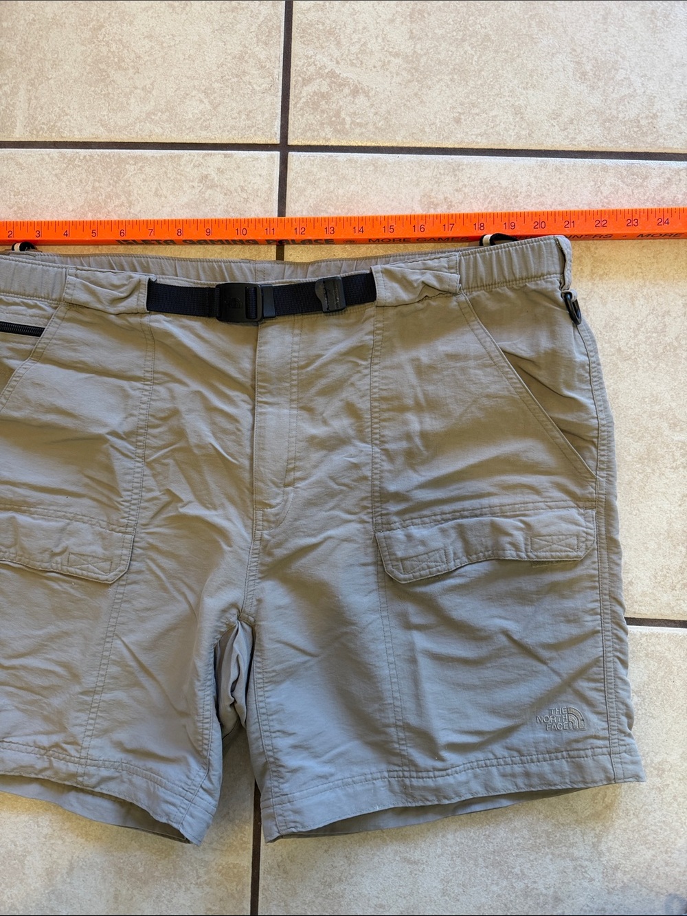 The North Face Olive Green Men's Cargo Shorts with Integrated Belt - Picture 4 of 8